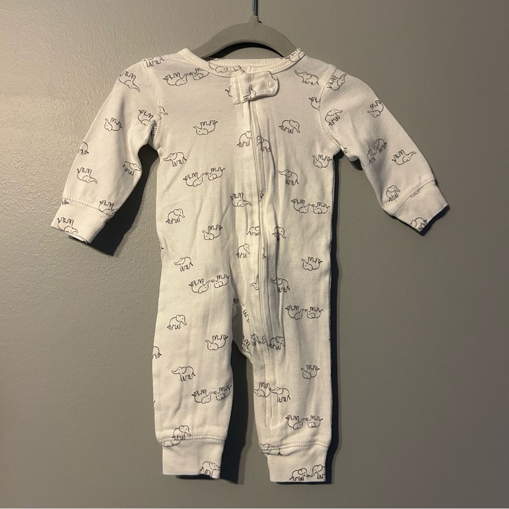 ❄️3/$15 Bundle & Save - Carter's White Footie with Elephant Design